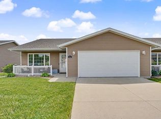713 Spruce Dr, Independence, IA 50644