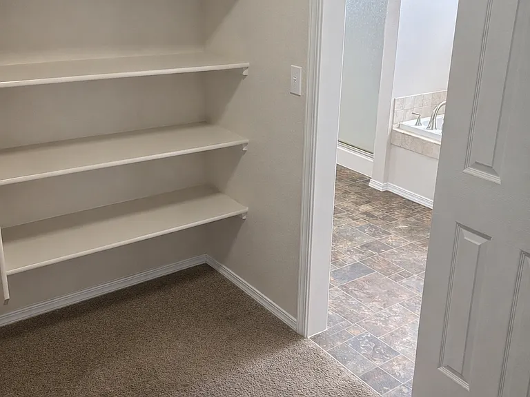 645 SW Miner St — Photo 15