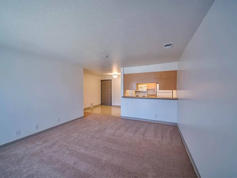 Castlewood Apartments — Photo 7