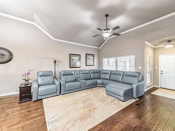 3rd image of 5715 Hummingbird Ln