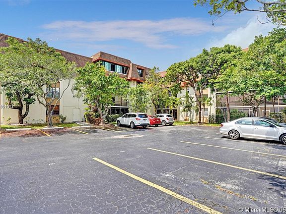 3rd image of 671 NE 195th St APT 221E