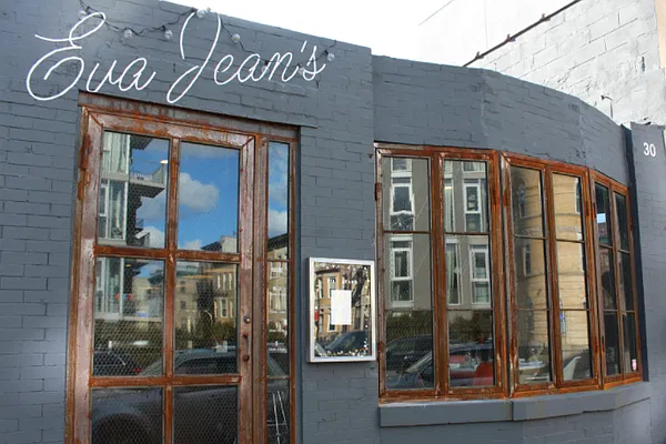 Rented by Manhattan Management LLC | media 24