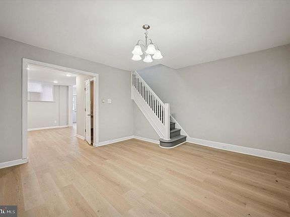 4th image of 832 Kenmore Rd
