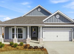 16 Gray Owl Dr W, Freeport, FL 32439