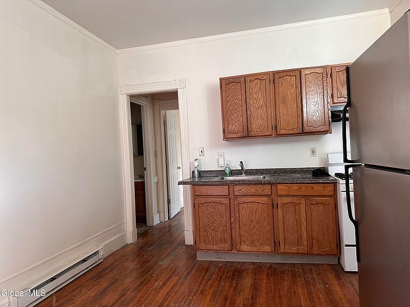 3rd image of 476 2nd Street