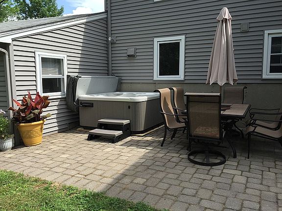 Hot tub. Patio. Grill area 