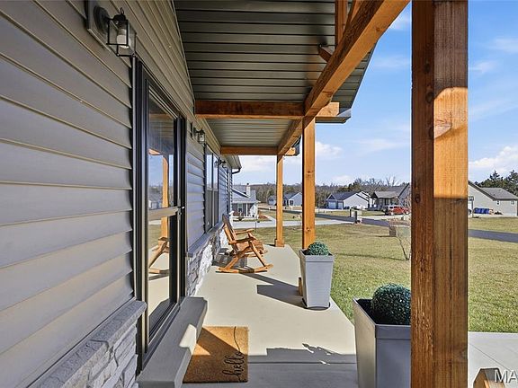 5th image of 739 Red Clover Dr