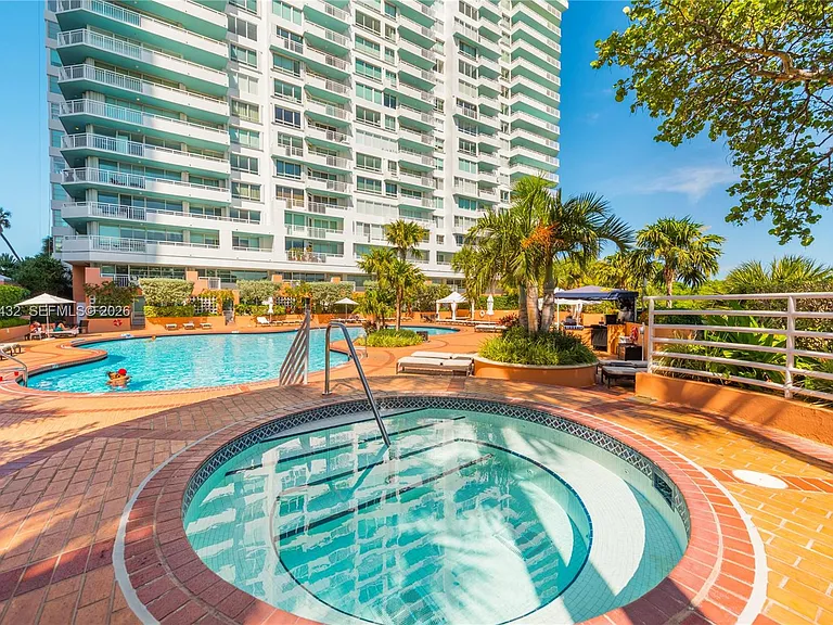 300 S Pointe Dr #907 — Photo 67
