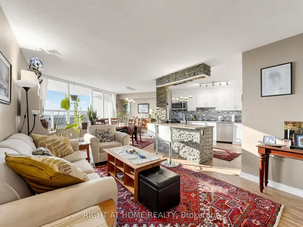 15 Vicora Linkway #1116, Toronto, ON M3C 1A9