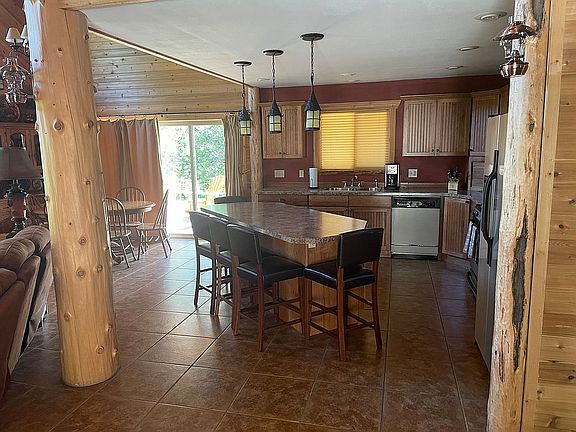 Kitchen and breakfast bar