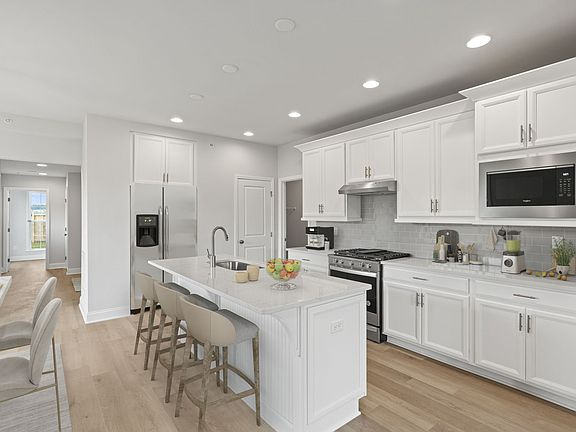 2nd image of 1312 Barnard St