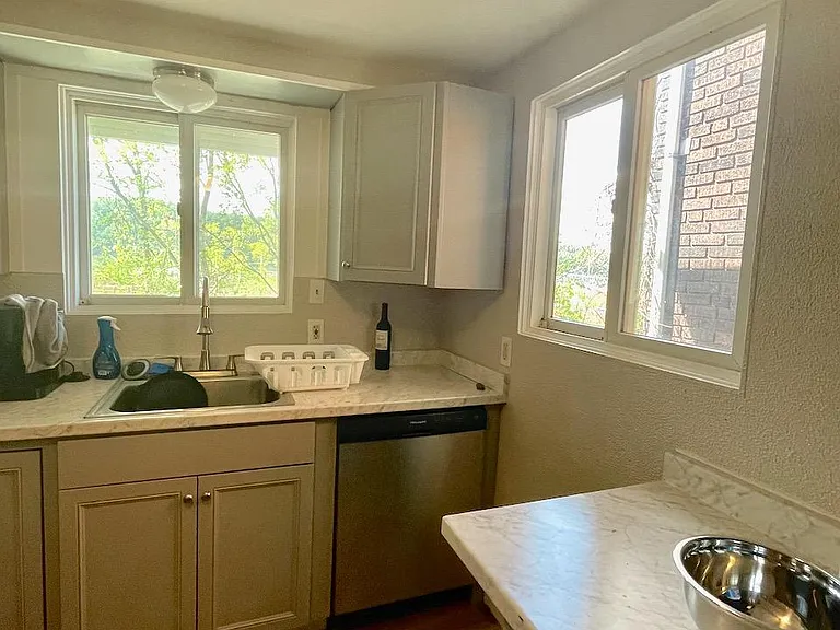 307 Walnut St #UPPER — Photo 10