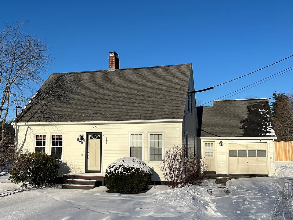 Front of house facing Pine Point Road