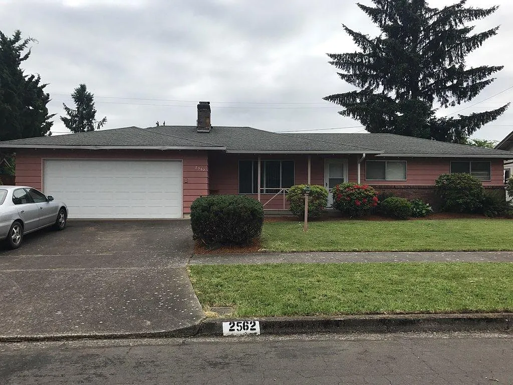 2562 Dover Dr photo 1