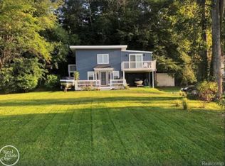 2100 Gray Park Dr, Lapeer, MI 48446