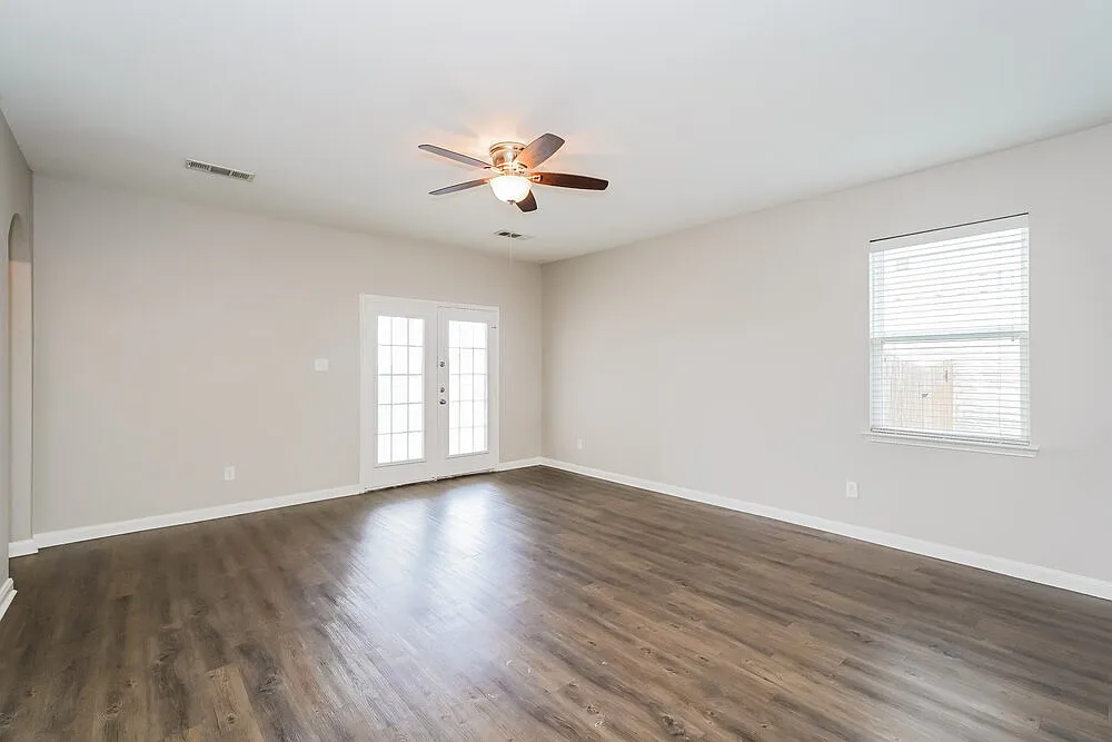 3 bed, 2.0 bath, 1597 sqft, $1,900 — Photo 3