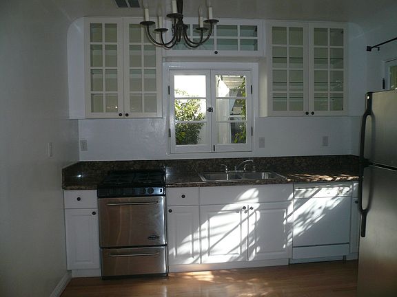 3rd image of 907 18th St #C