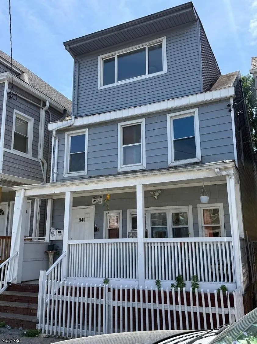 3 bed, 1.5 bath, $2,000 — Photo 2