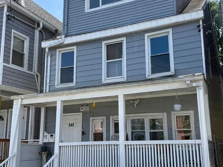 540 Marshall St — Photo 2