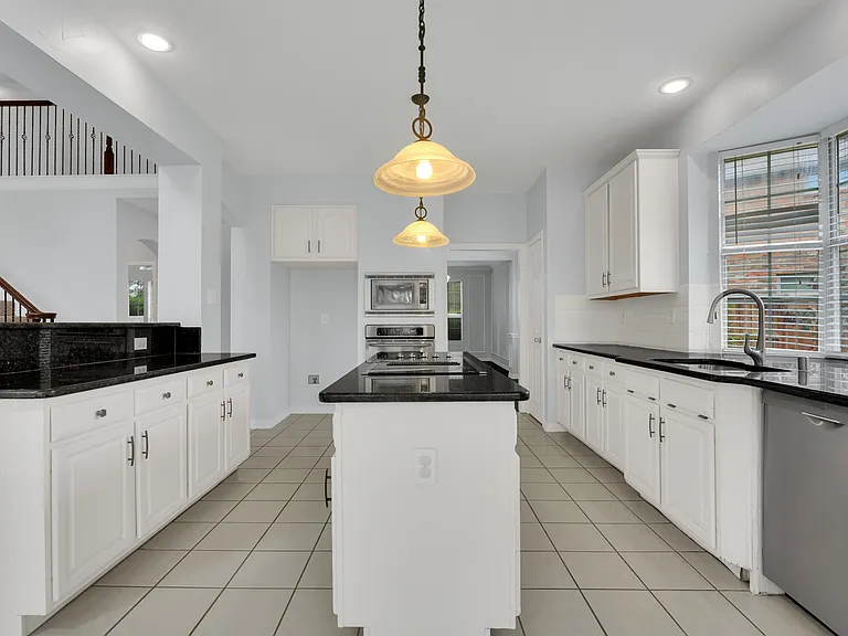 8504 Beatton Ct — Photo 9