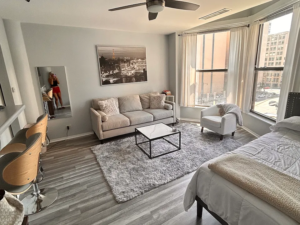 431 S Dearborn St #504