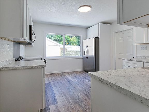 4th image of 1520 19TH AVENUE W