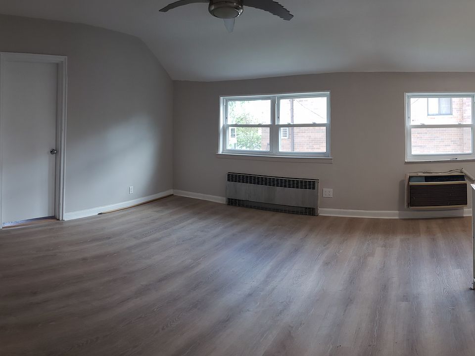 Living room with AC and Ceiling Fan