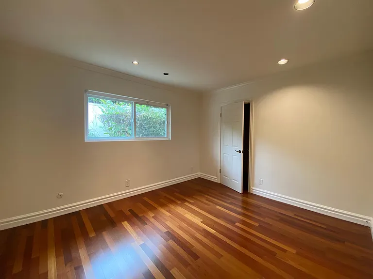22539 Waterbury St — Photo 12