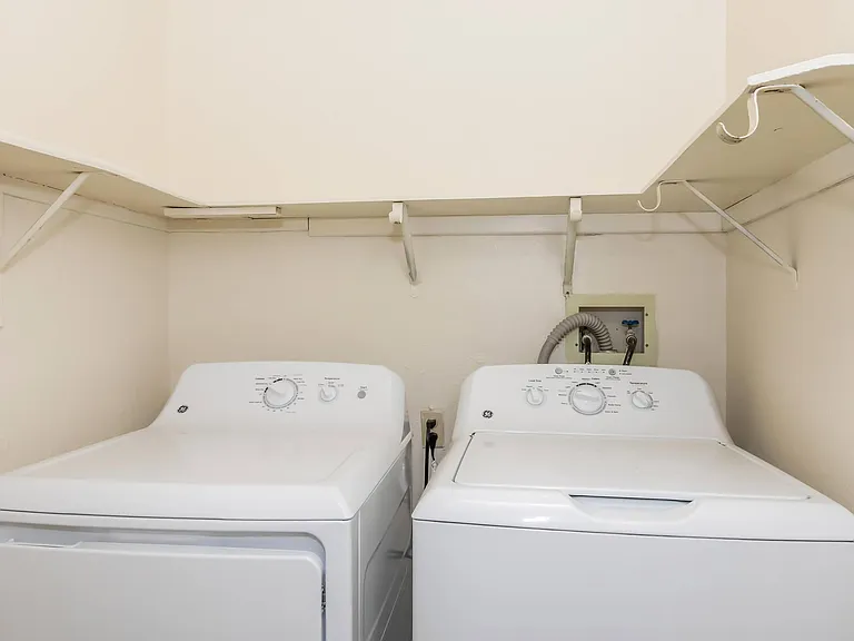 Palm Court Apartment Homes — Photo 42
