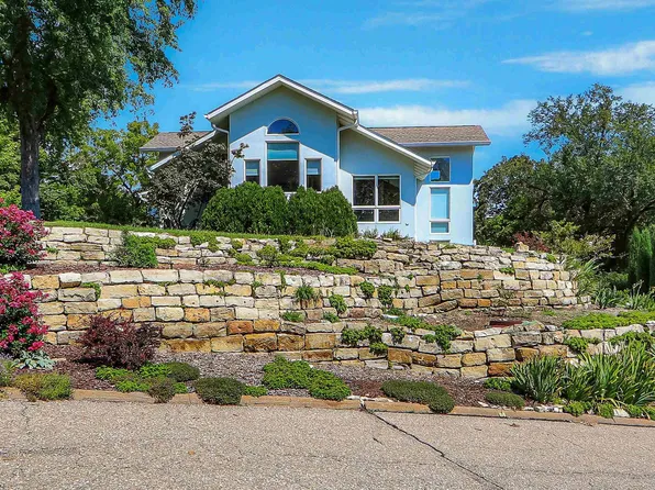 2002 Rockhill Cir, Manhattan, KS 66502