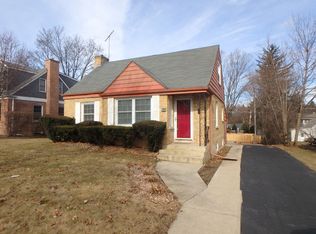 606 E Rockland Rd, Libertyville, IL 60048