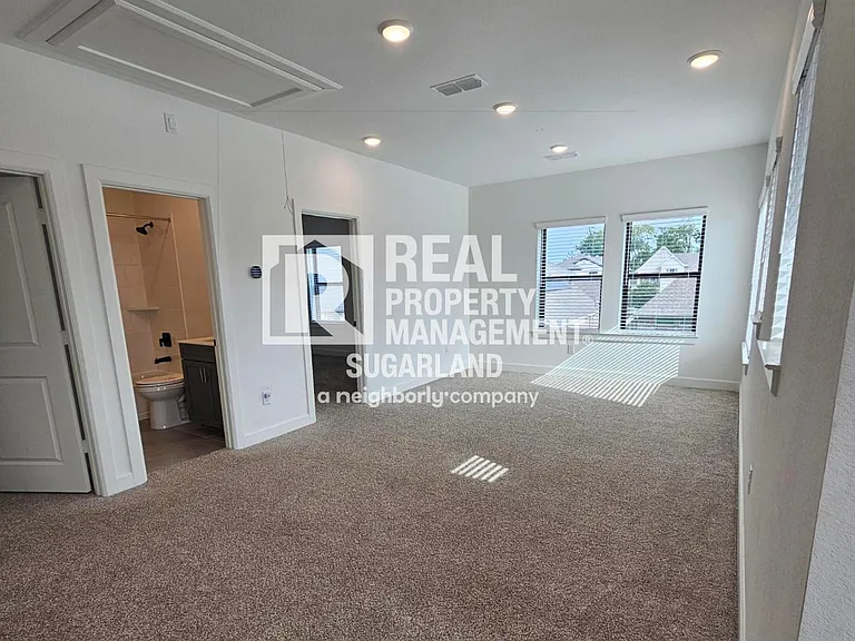 1414 Emma Lake Dr — Photo 36