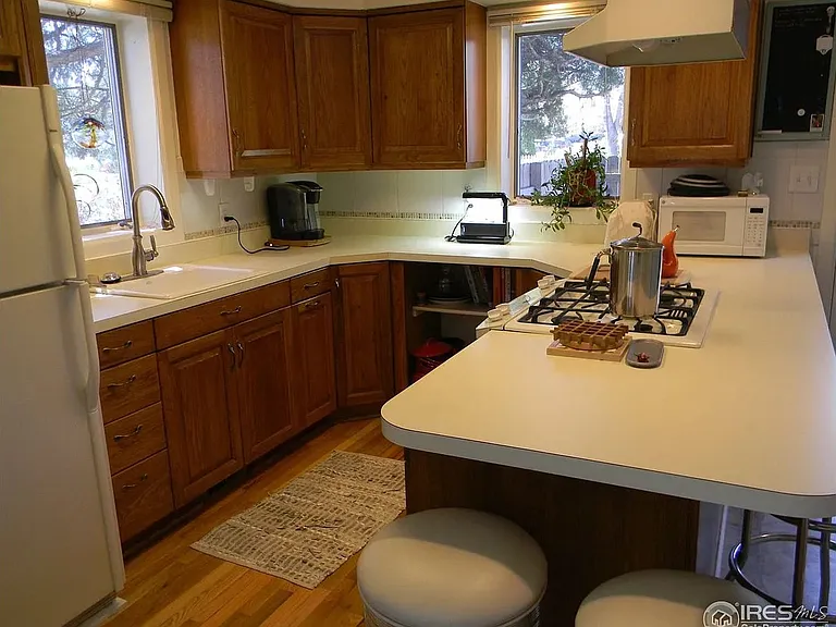 1438 W Oak St — Photo 5