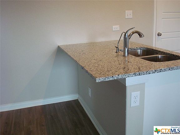 5th image of 760 Stonemanor Bay