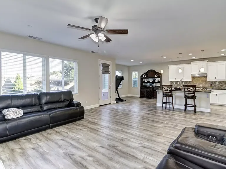 5654 Saratoga Cir — Photo 5