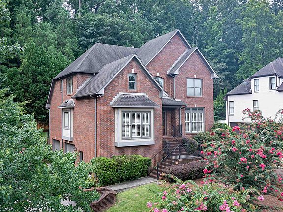 4th image of 526 Bristol Ln