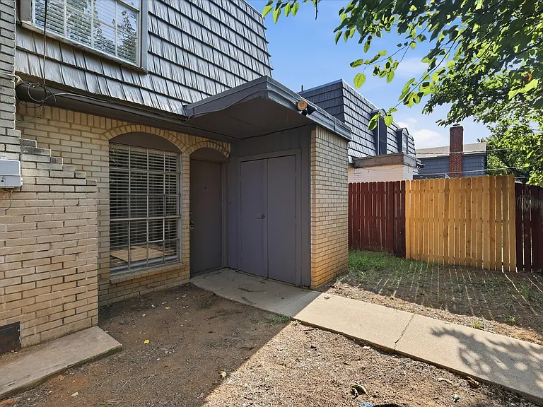 1910 W Sanford St #A — Photo 13