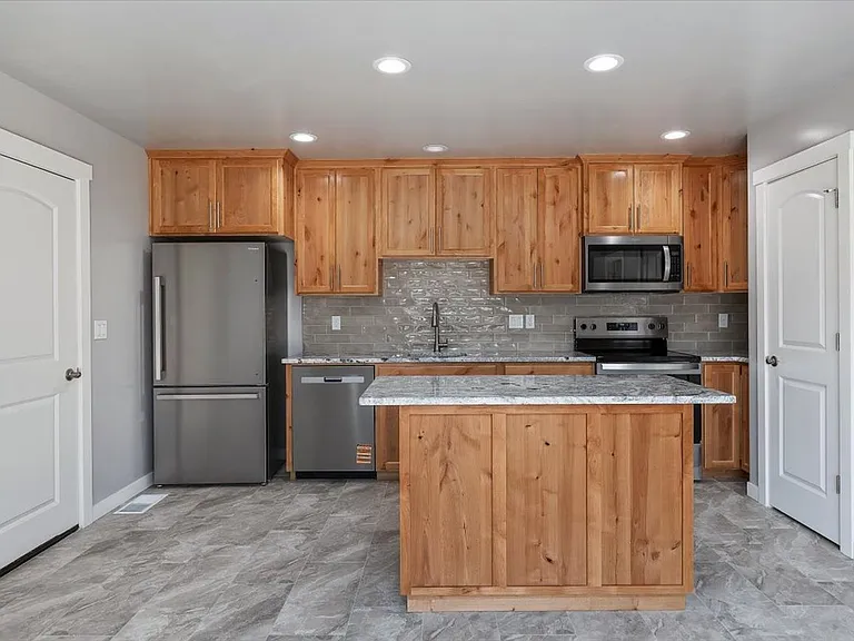 254 Monroe St #2 — Photo 7