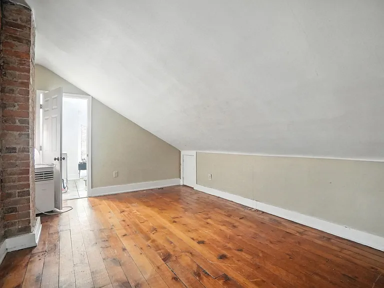843 Overton St — Photo 26