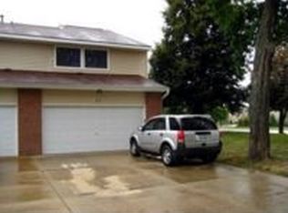 1096 Hidden Lake Dr, Buffalo Grove, IL 60089