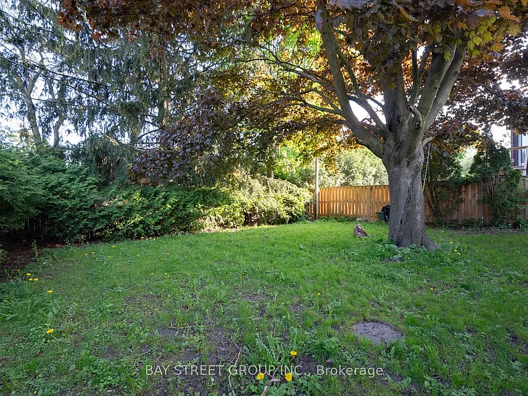 394 Centre St E #MAIN — Photo 16
