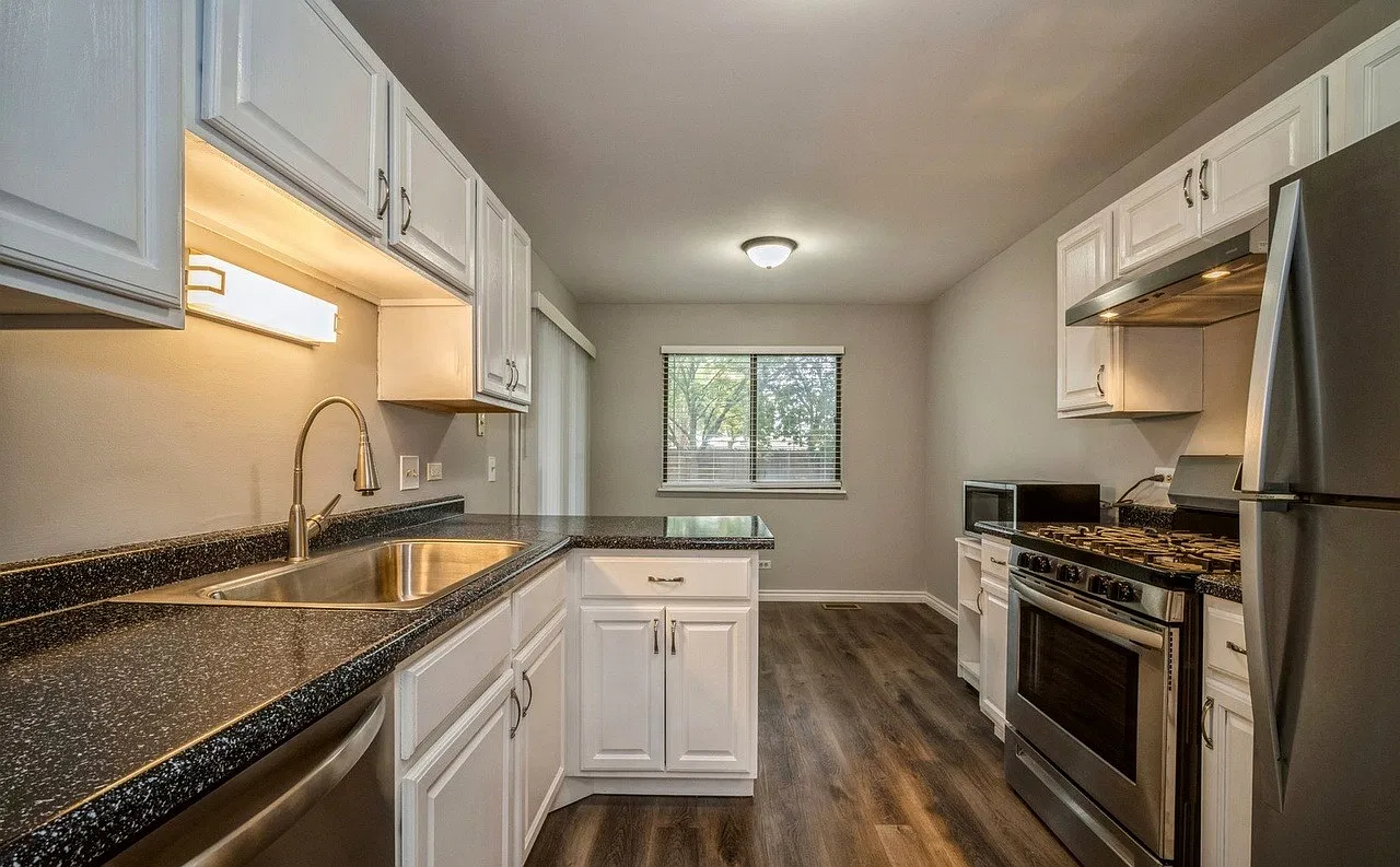 3 bed, 1600 sqft, $2,600 — Photo 2
