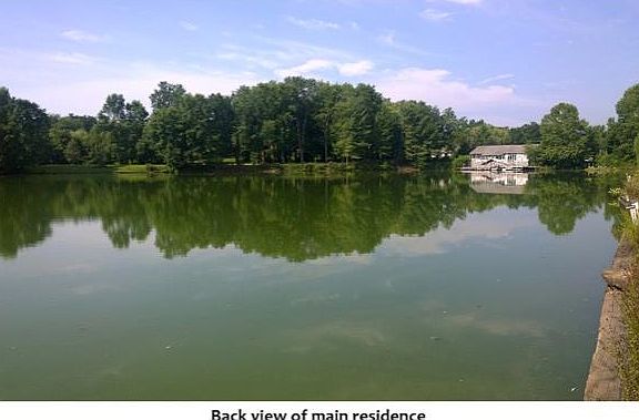 Beautiful quiet natural setting on 5 acre lake