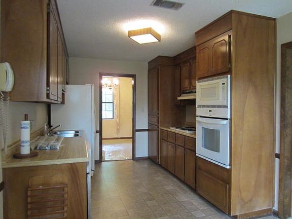 5th image of 101 Westwood Dr