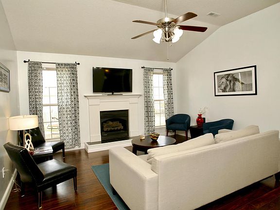 1605 Native Dancer Dr Columbia MO LR2