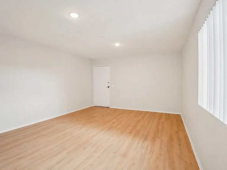 420 Windsor Rd — Photo 60