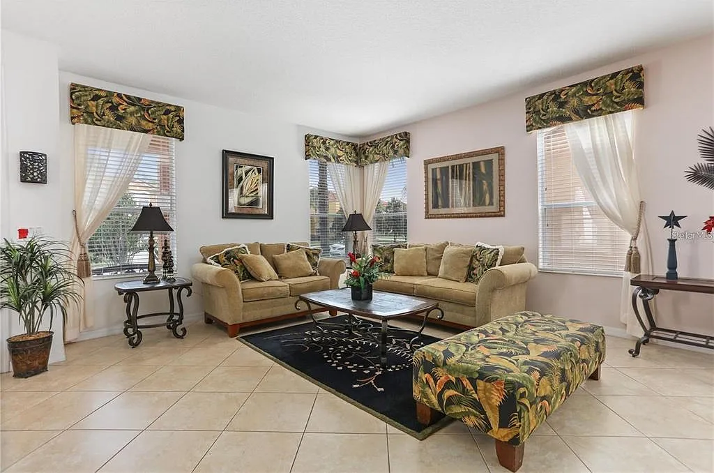 6 bed, 5.5 bath, 3512 sqft, $3,500 — Photo 4