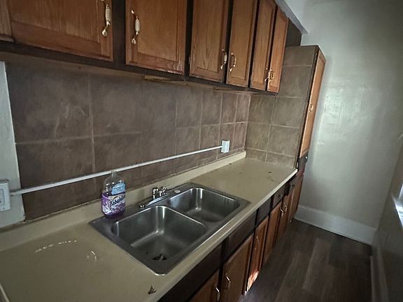4th image of 13210 Ferris Ave