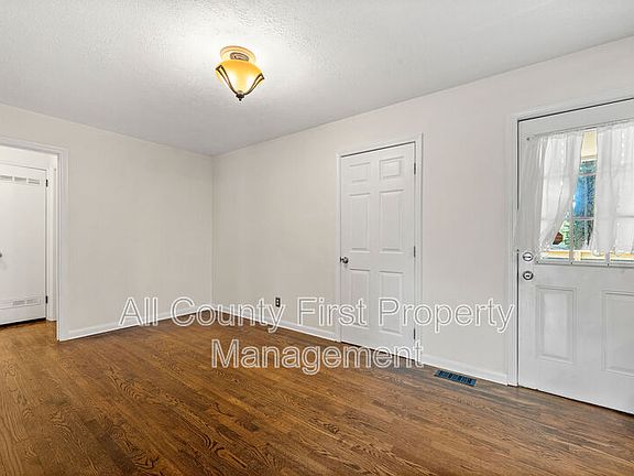 5th image of 2461 Fontaine Cir