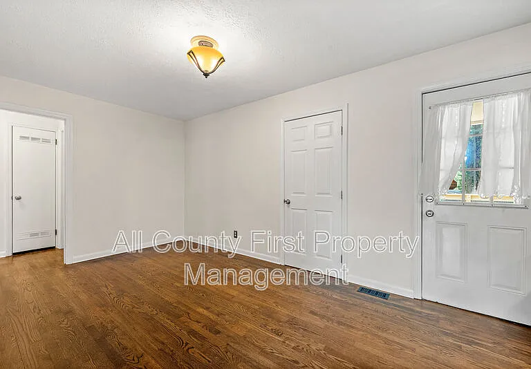 2461 Fontaine Cir — Photo 4